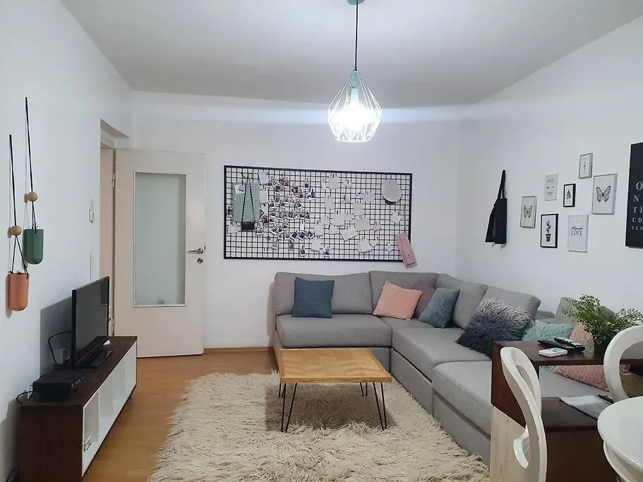 Love Tirana Apartment X 6 People 0*,  ألبانيا