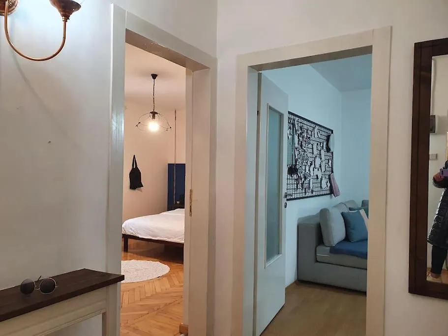 Love Tirana Apartment X 6 People 0*,  ألبانيا